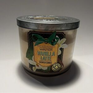 Bath and Body Works Discontinued 3 Wick Scented Candle Winter Vanilla Latte Rare